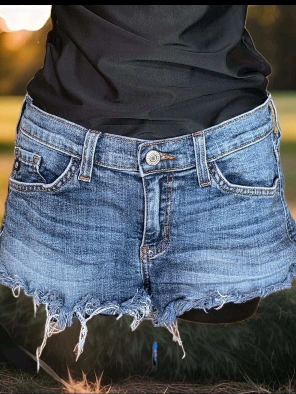 KanCan Womens Denim Shorts Size 27 Frayed Medium Wash Low-Rise Booty Cut Off
